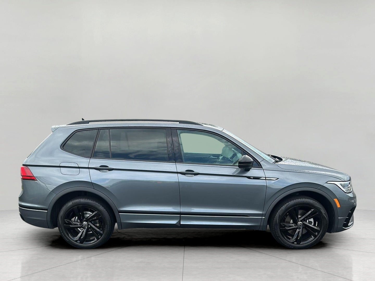 2023 Volkswagen Tiguan 2.0T SE R-Line Black 4MOTION