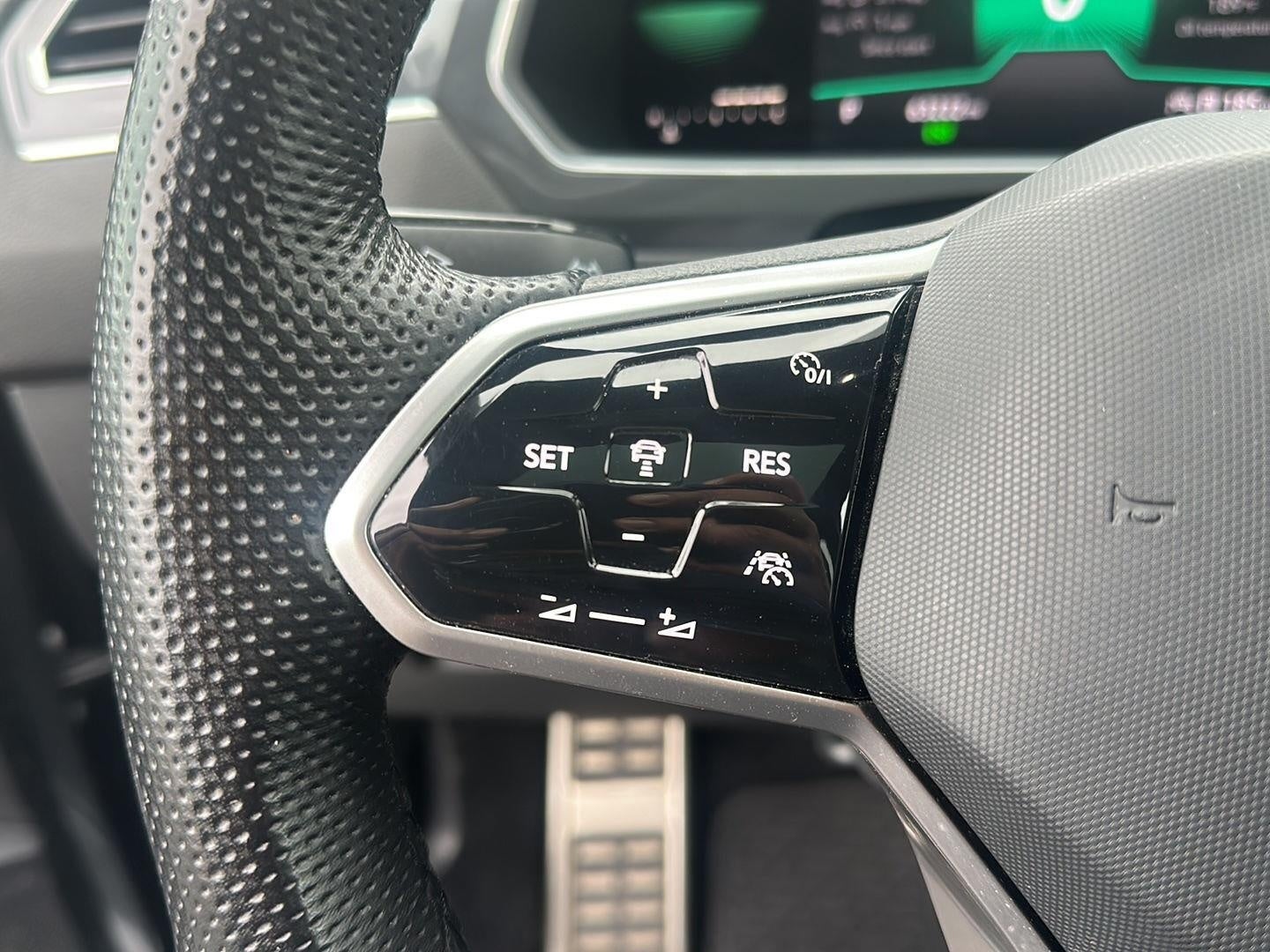 2022 Volkswagen Tiguan 2.0T SE R-Line Black 4MOTION