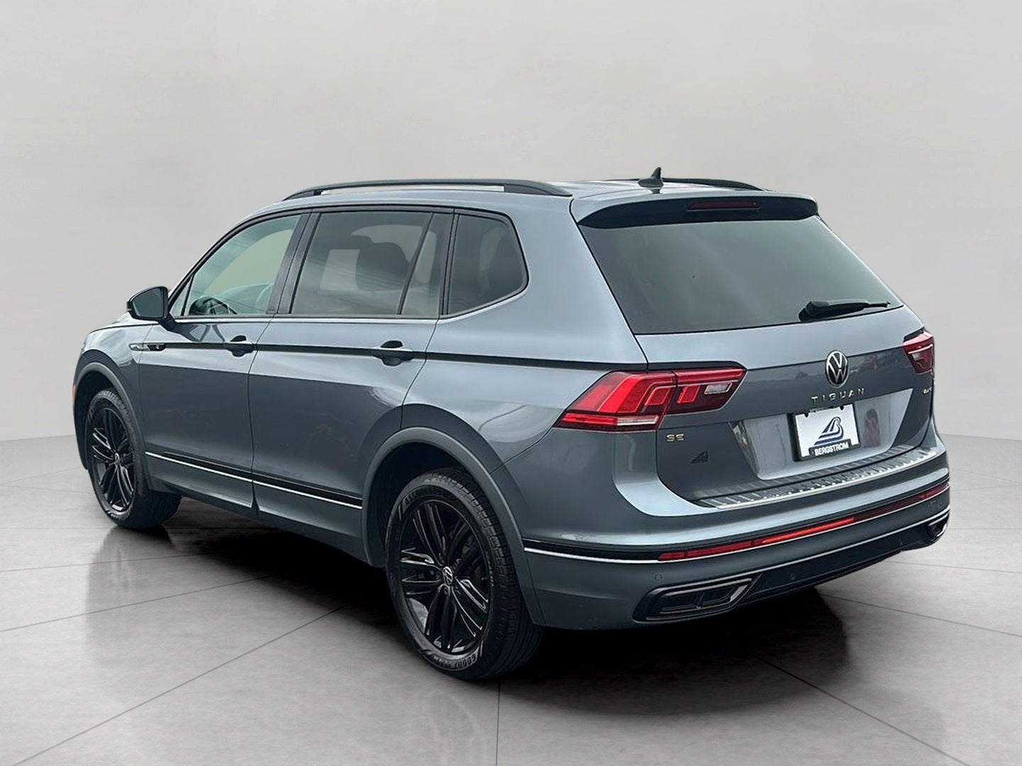 2022 Volkswagen Tiguan 2.0T SE R-Line Black 4MOTION