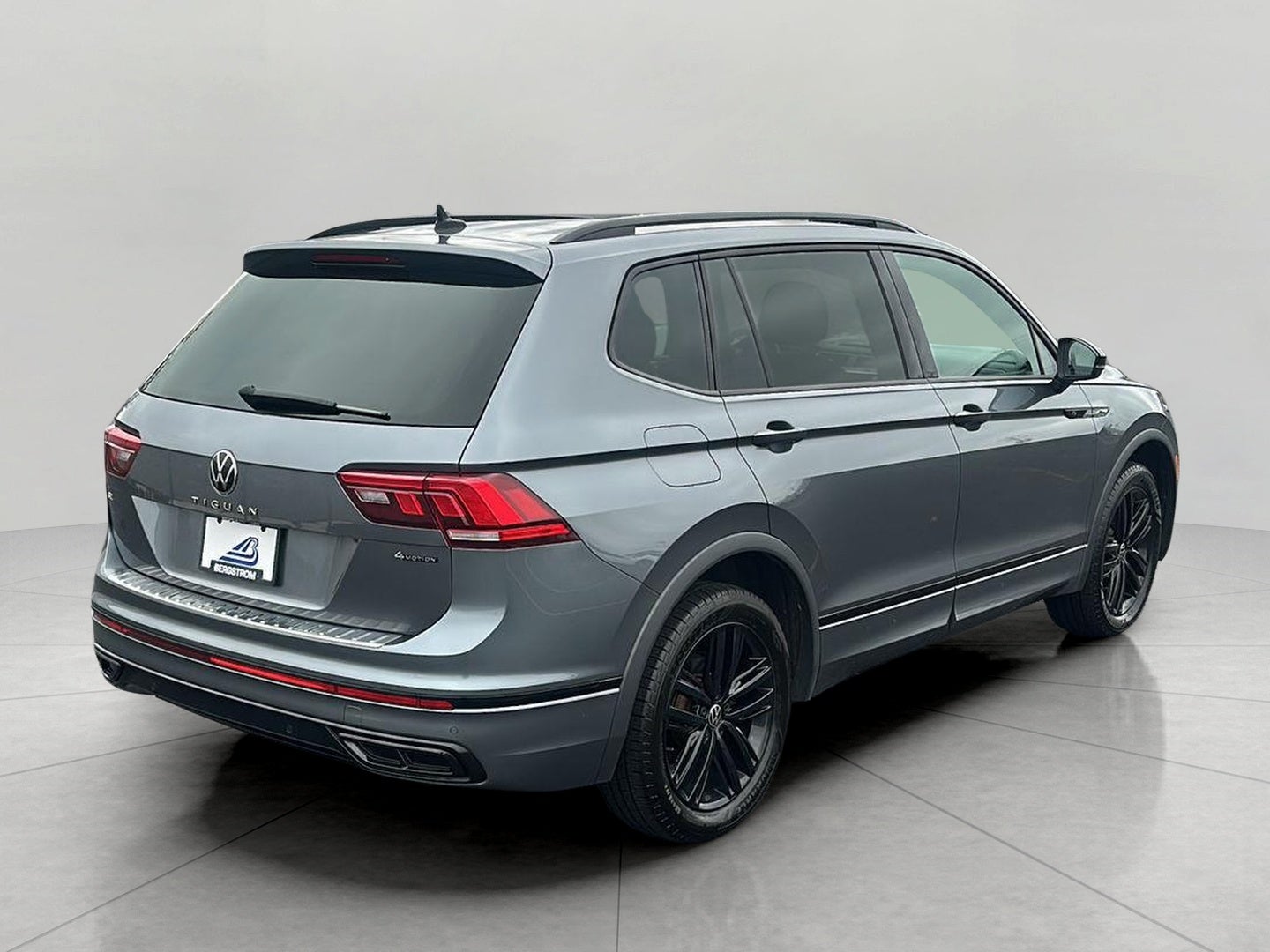 2022 Volkswagen Tiguan 2.0T SE R-Line Black 4MOTION