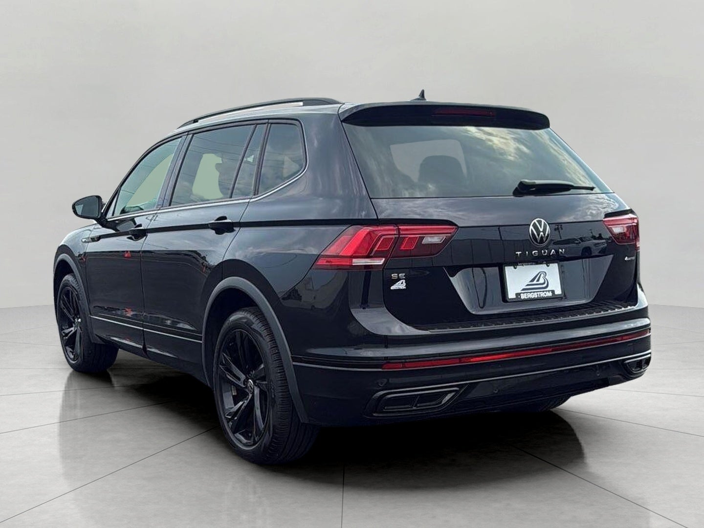 2024 Volkswagen Tiguan 2.0T SE R-Line Black 4MOTION