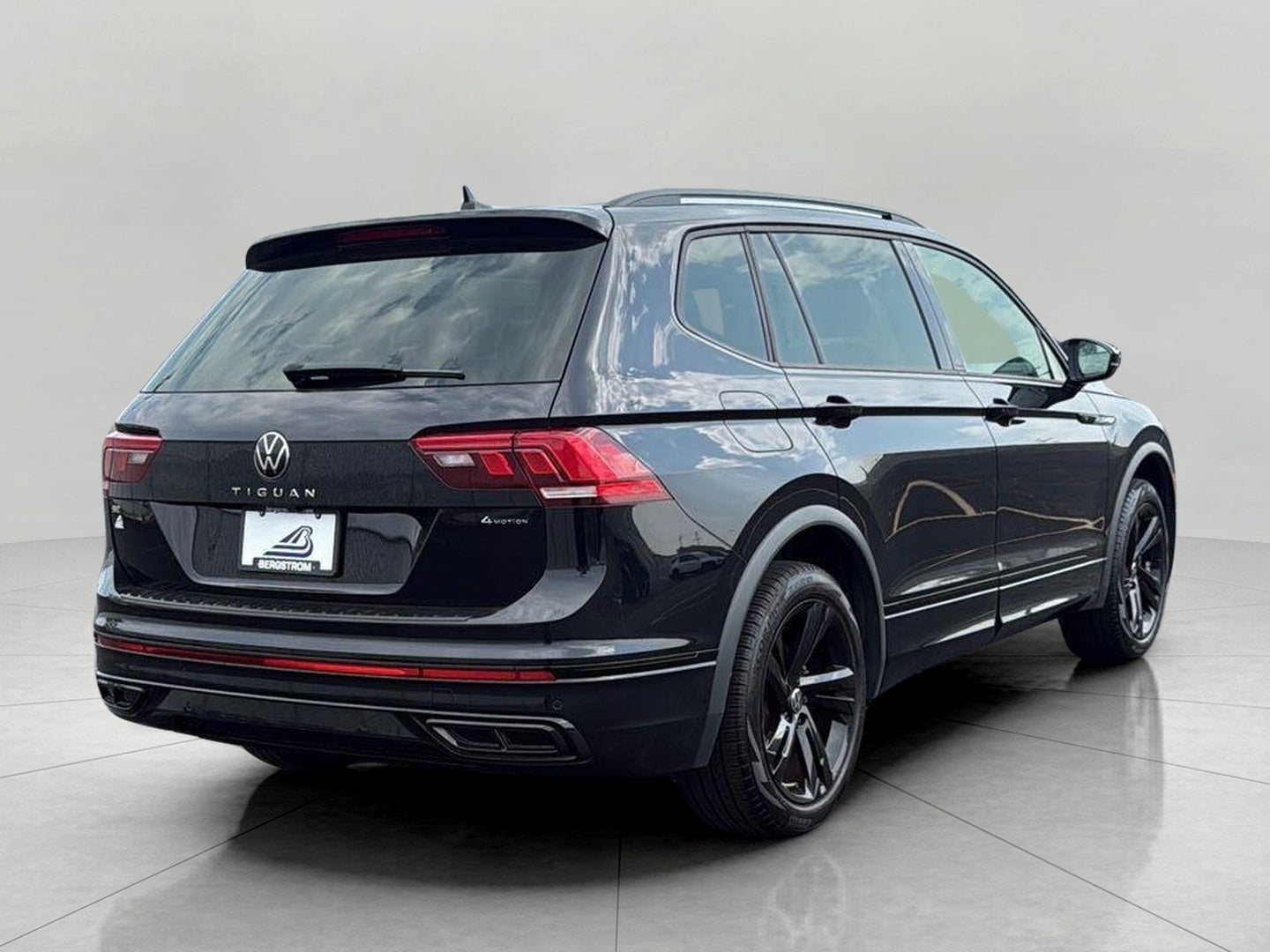2024 Volkswagen Tiguan 2.0T SE R-Line Black 4MOTION