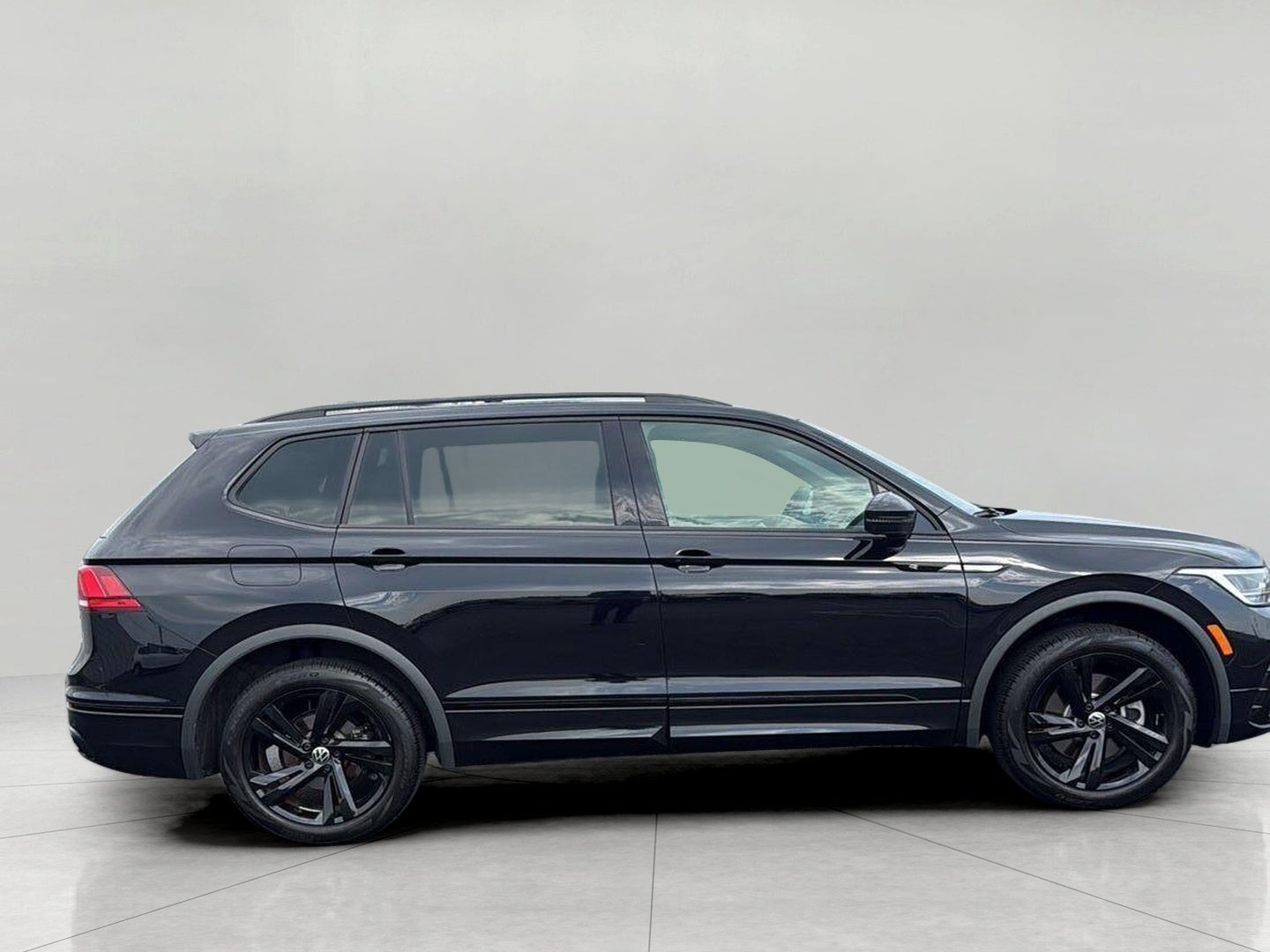 2024 Volkswagen Tiguan 2.0T SE R-Line Black 4MOTION