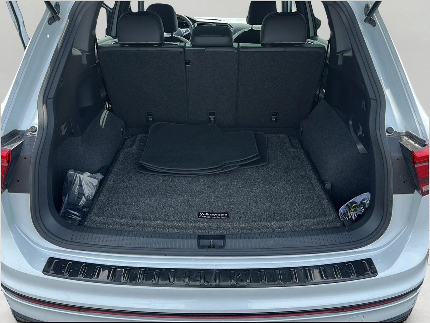2023 Volkswagen Tiguan 2.0T SE R-Line Black 4MOTION