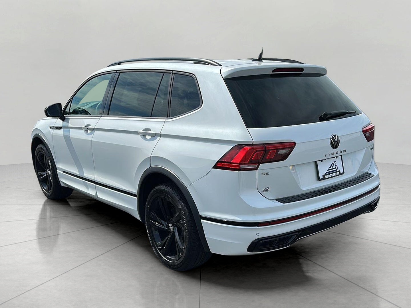 2023 Volkswagen Tiguan 2.0T SE R-Line Black 4MOTION