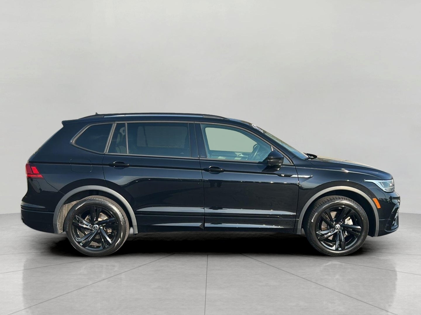 2024 Volkswagen Tiguan 2.0T SE R-Line Black 4MOTION
