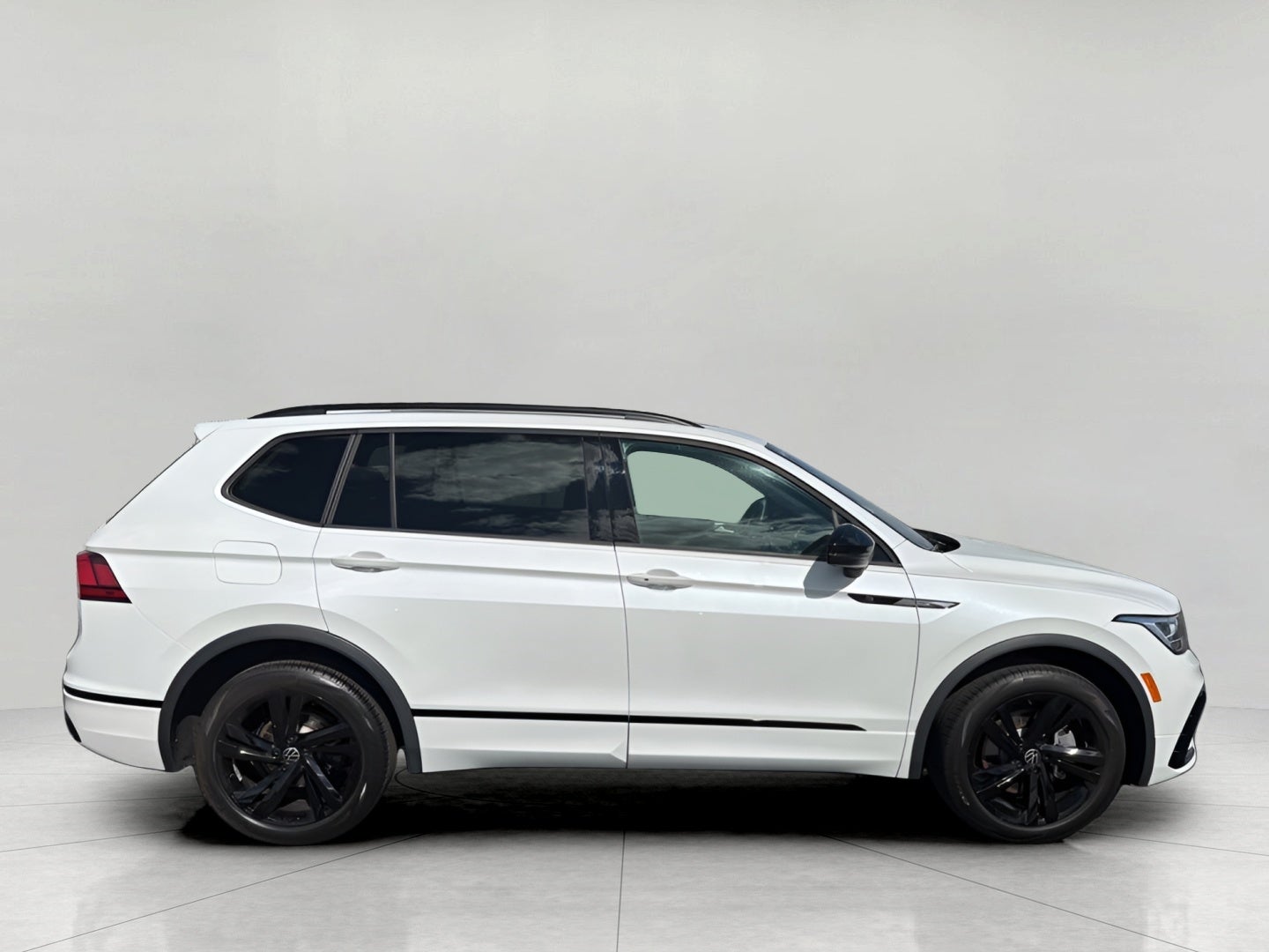 2023 Volkswagen Tiguan 2.0T SE R-Line Black 4MOTION