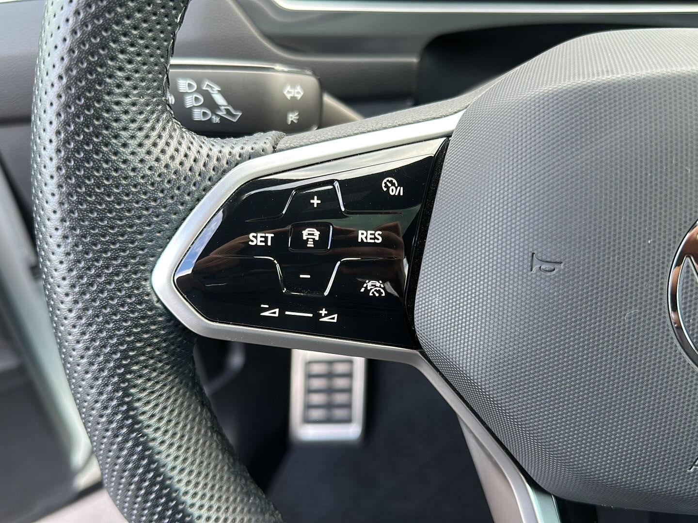 2023 Volkswagen Tiguan 2.0T SE R-Line Black FWD