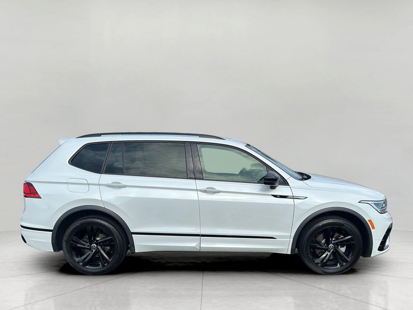2023 Volkswagen Tiguan 2.0T SE R-Line Black FWD