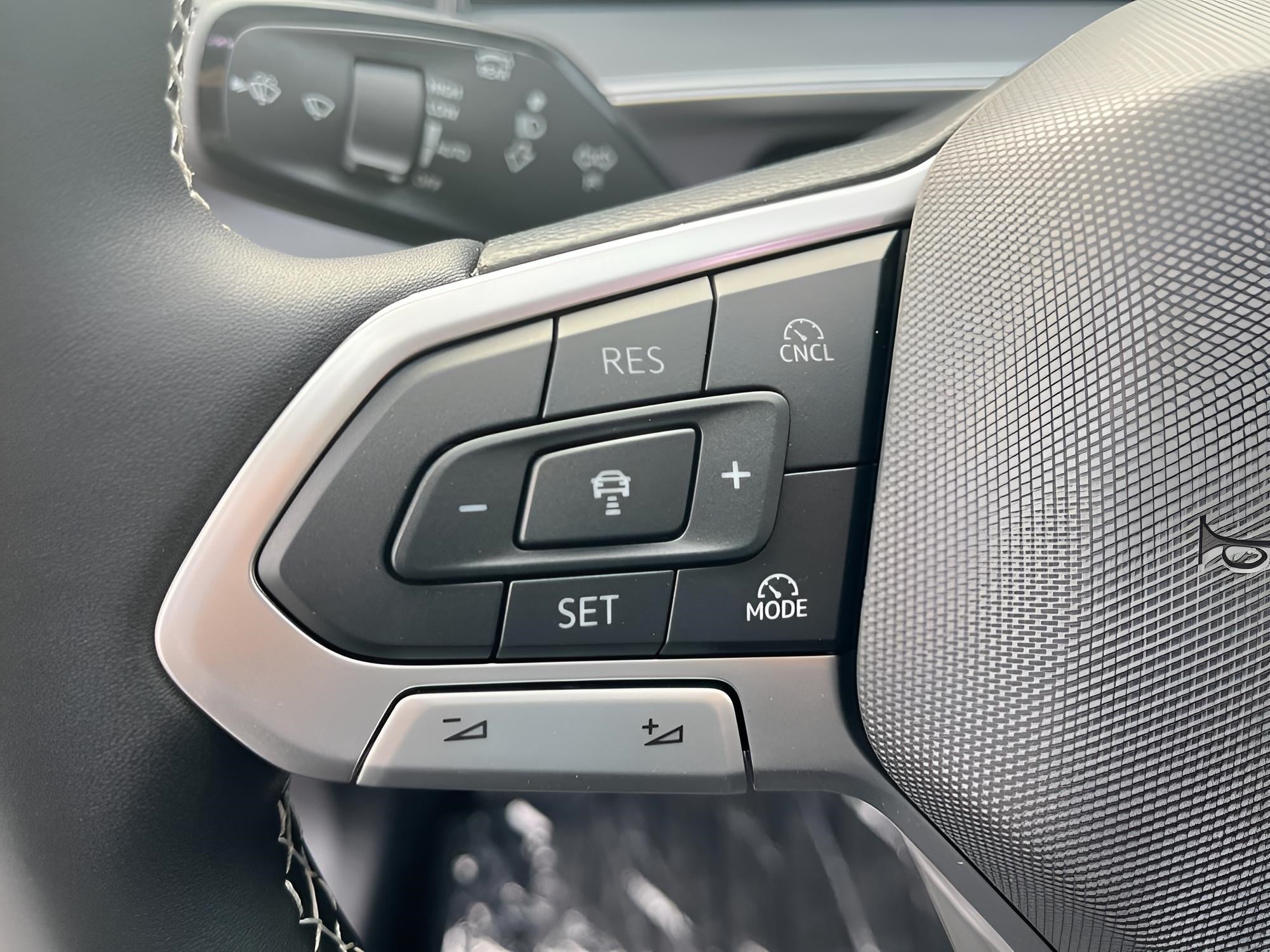 2025 Volkswagen Tiguan 2.0T SE 4MOTION