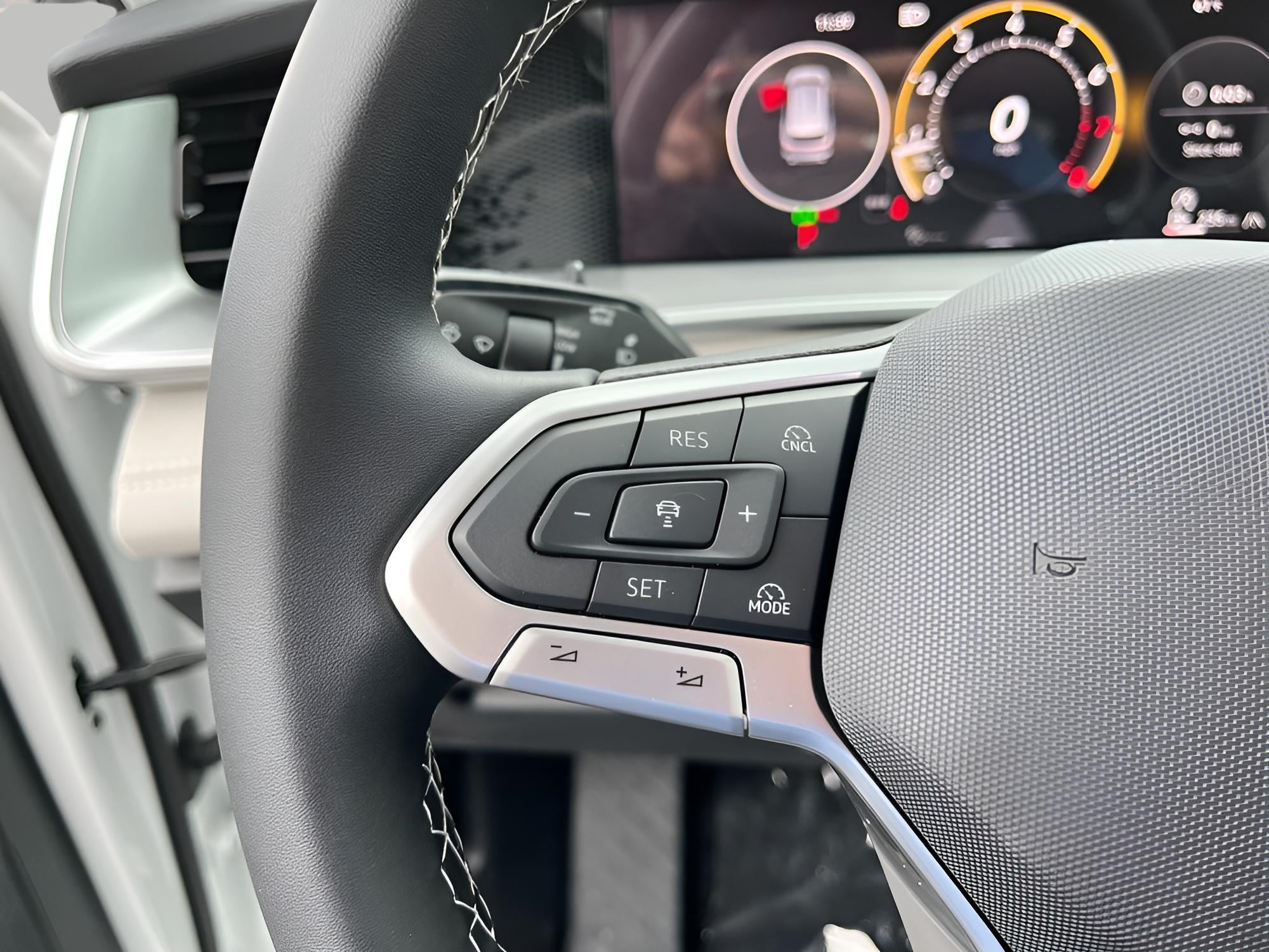 2025 Volkswagen Tiguan 2.0T SE 4MOTION