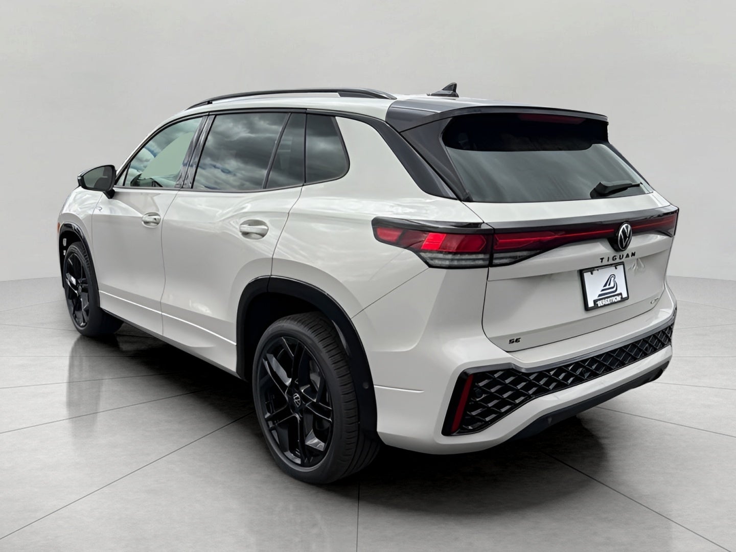 2026 Volkswagen Tiguan SE R-Line Black 4MOTION