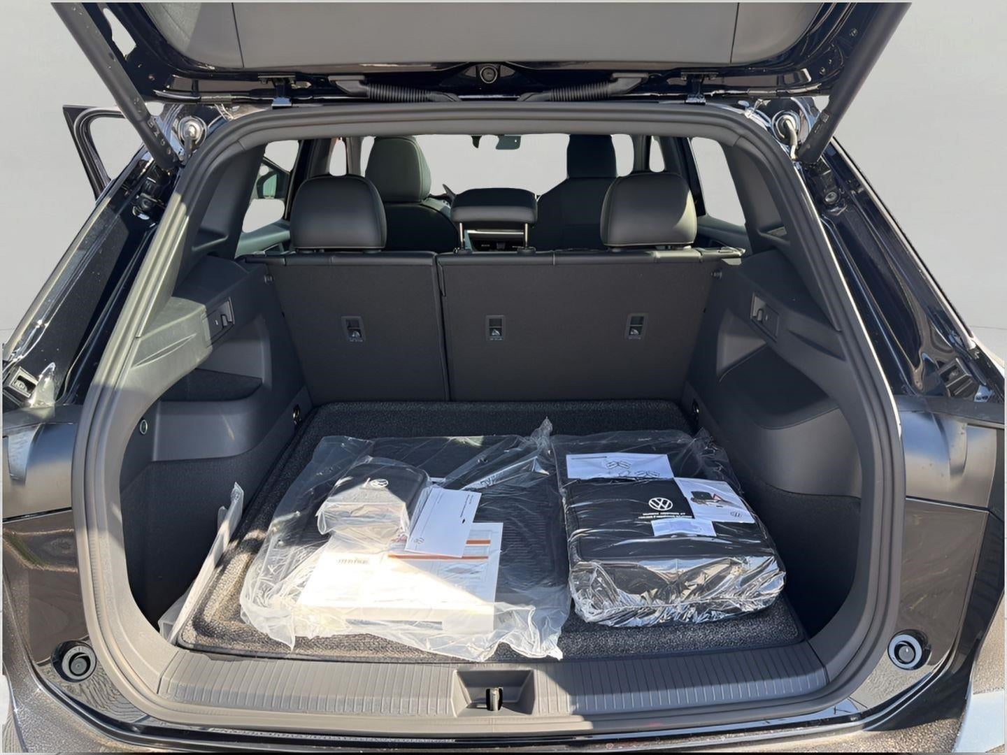 2026 Volkswagen Tiguan SE R-Line Black 4MOTION