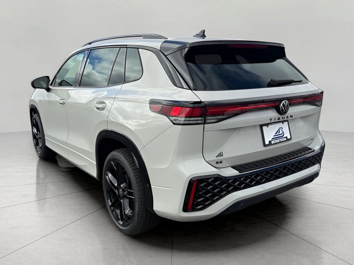 2026 Volkswagen Tiguan SE R-Line Black 4MOTION
