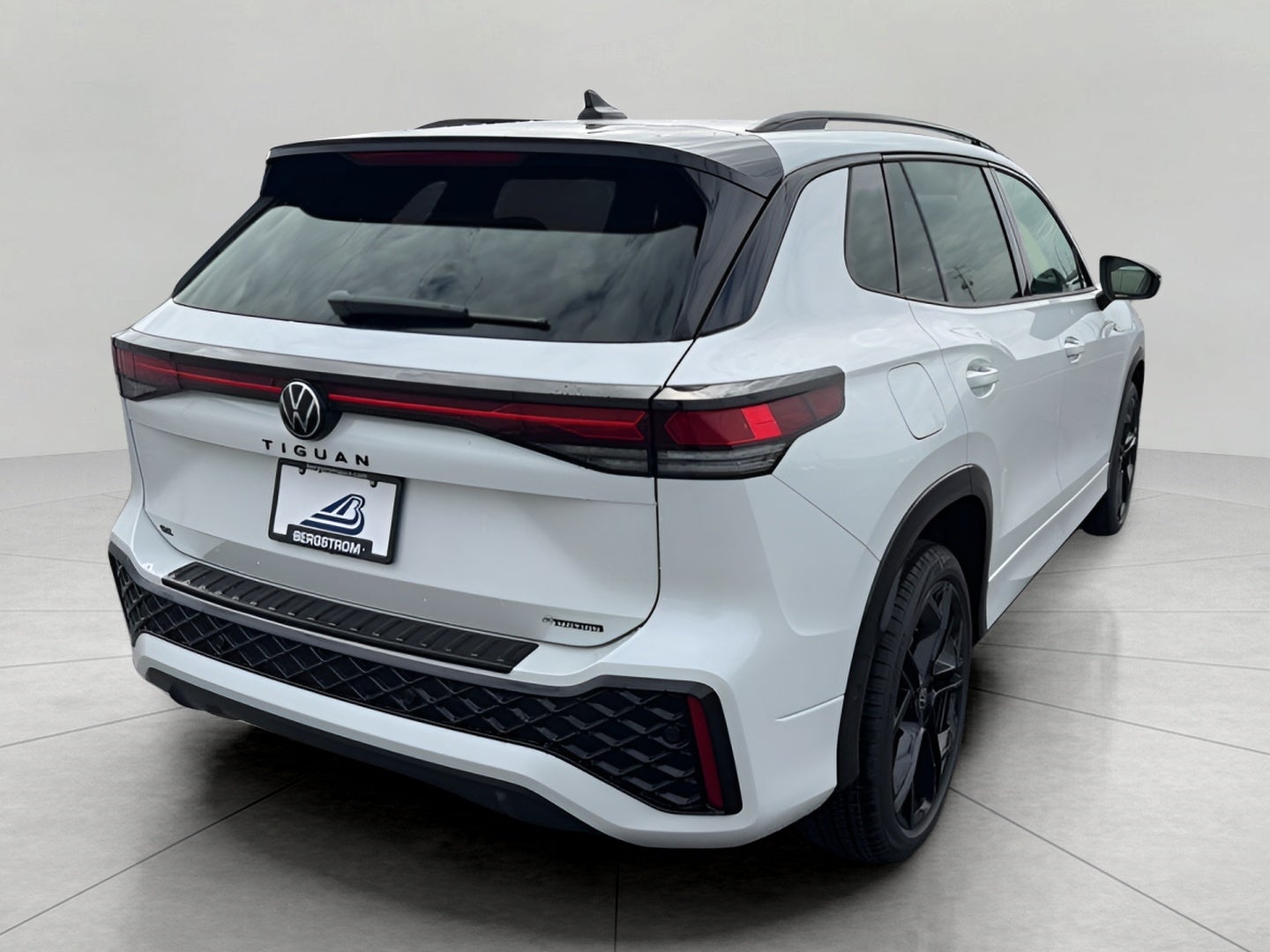2026 Volkswagen Tiguan SE R-Line Black 4MOTION