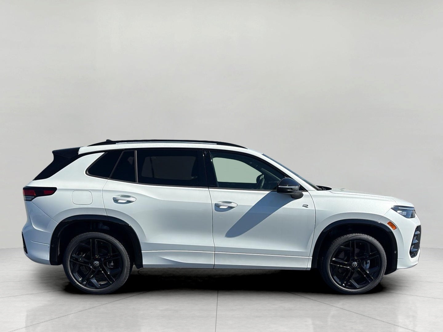2026 Volkswagen Tiguan SE R-LINE BLACK - Photo 8
