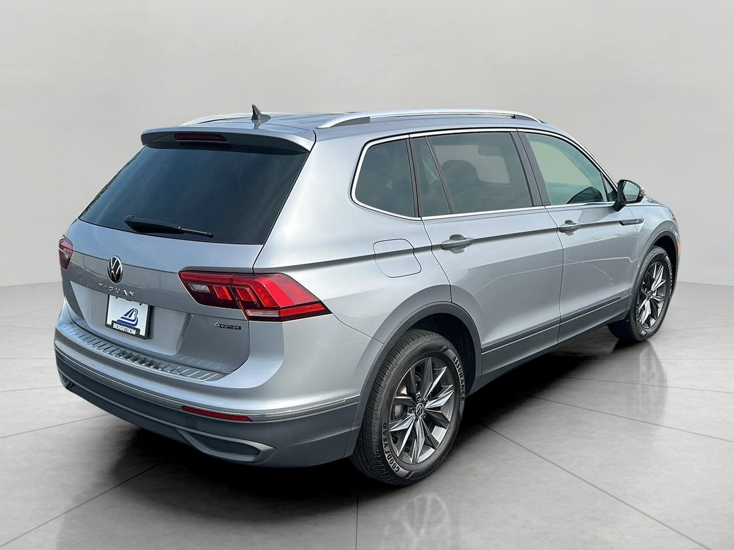 2024 Volkswagen Tiguan 2.0T SE 4MOTION