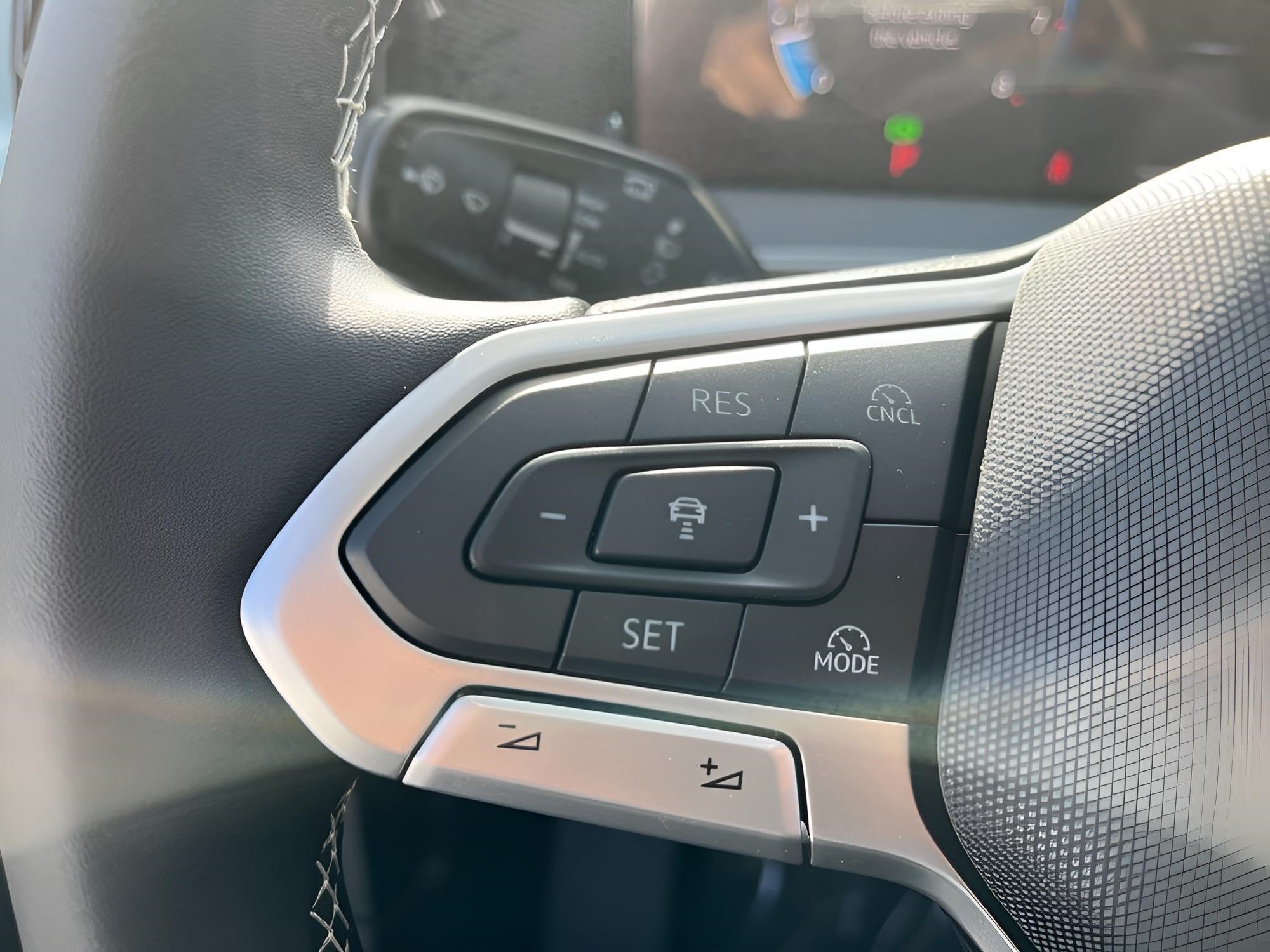 2025 Volkswagen Tiguan 2.0T SE 4MOTION