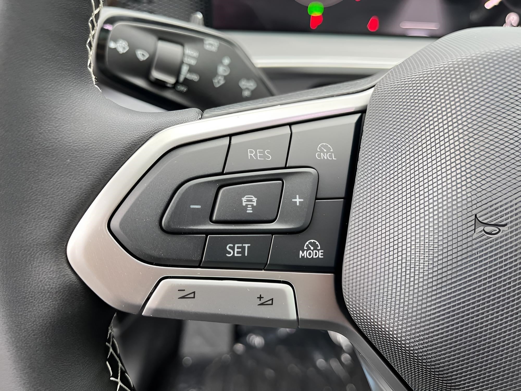 2025 Volkswagen Tiguan 2.0T SE 4MOTION