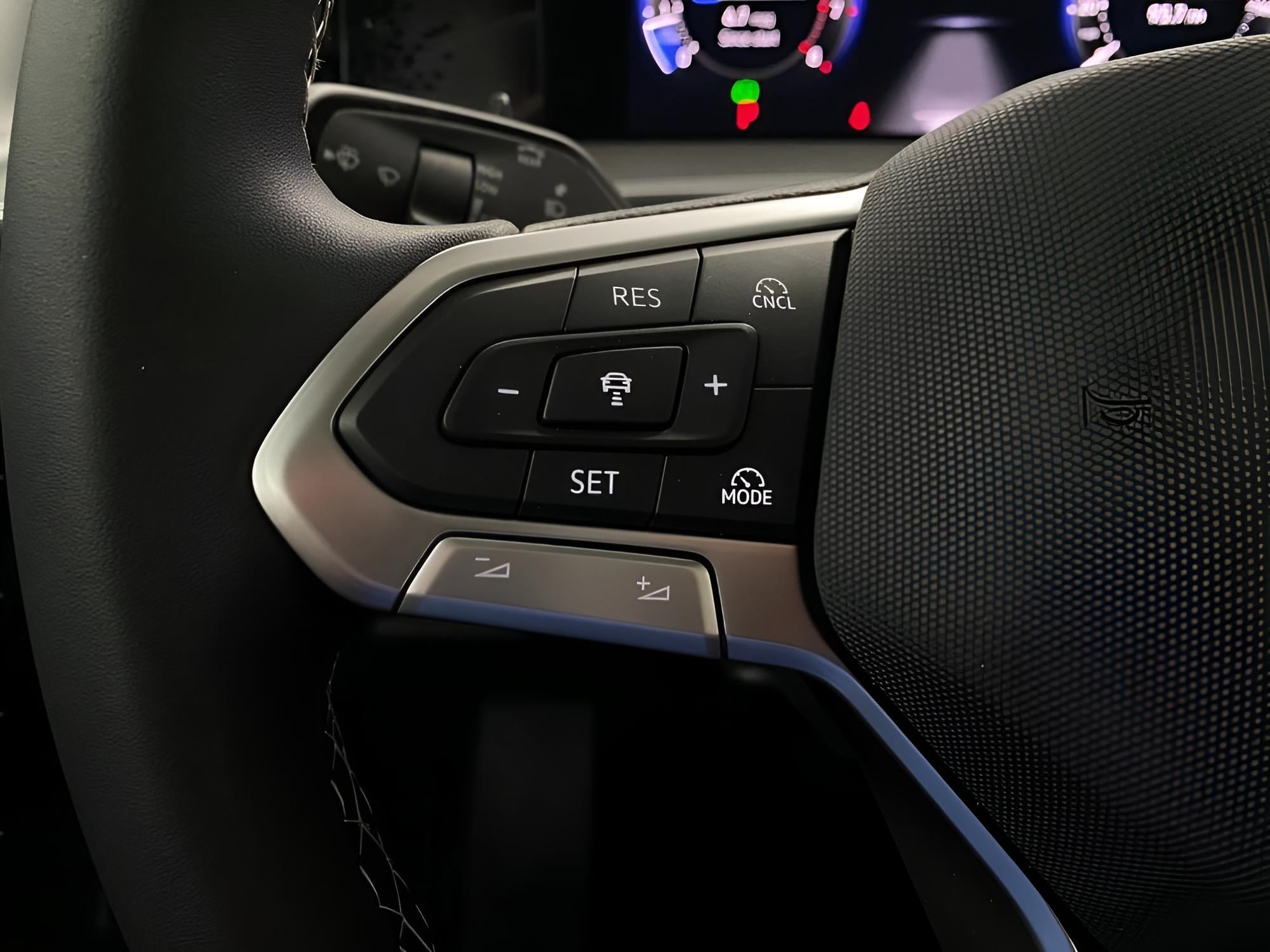 2025 Volkswagen Tiguan 2.0T SE 4MOTION