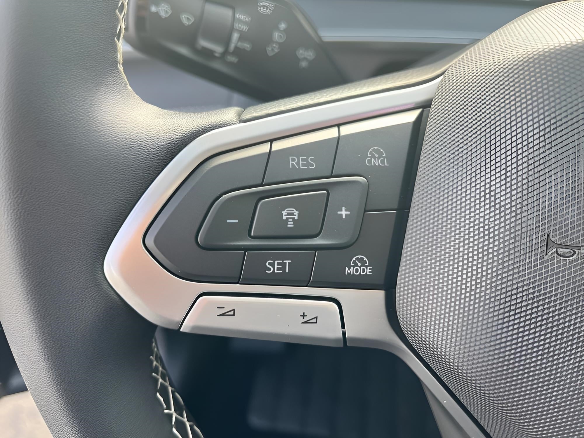 2025 Volkswagen Tiguan 2.0T SE 4MOTION