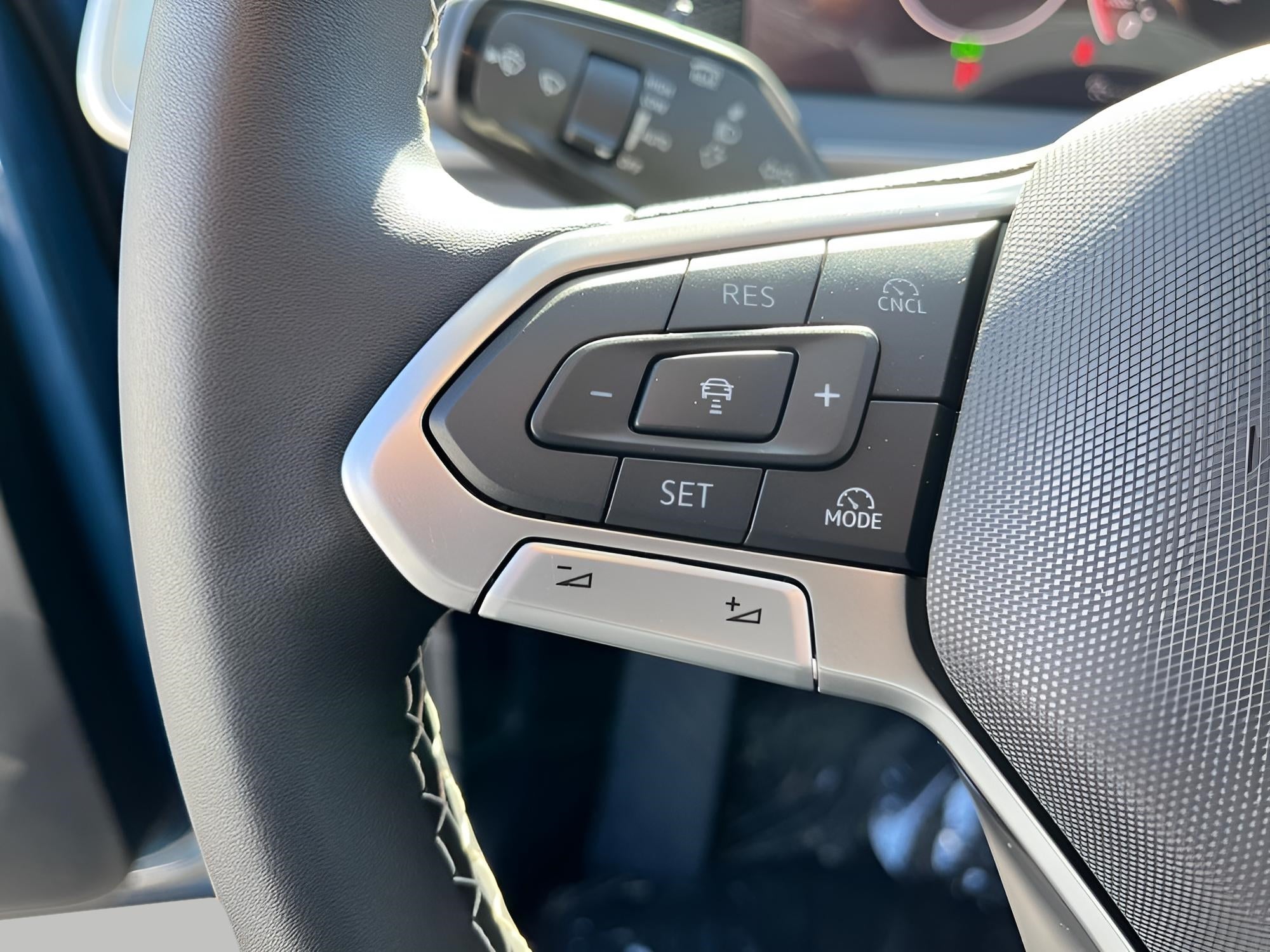 2025 Volkswagen Tiguan 2.0T SE 4MOTION