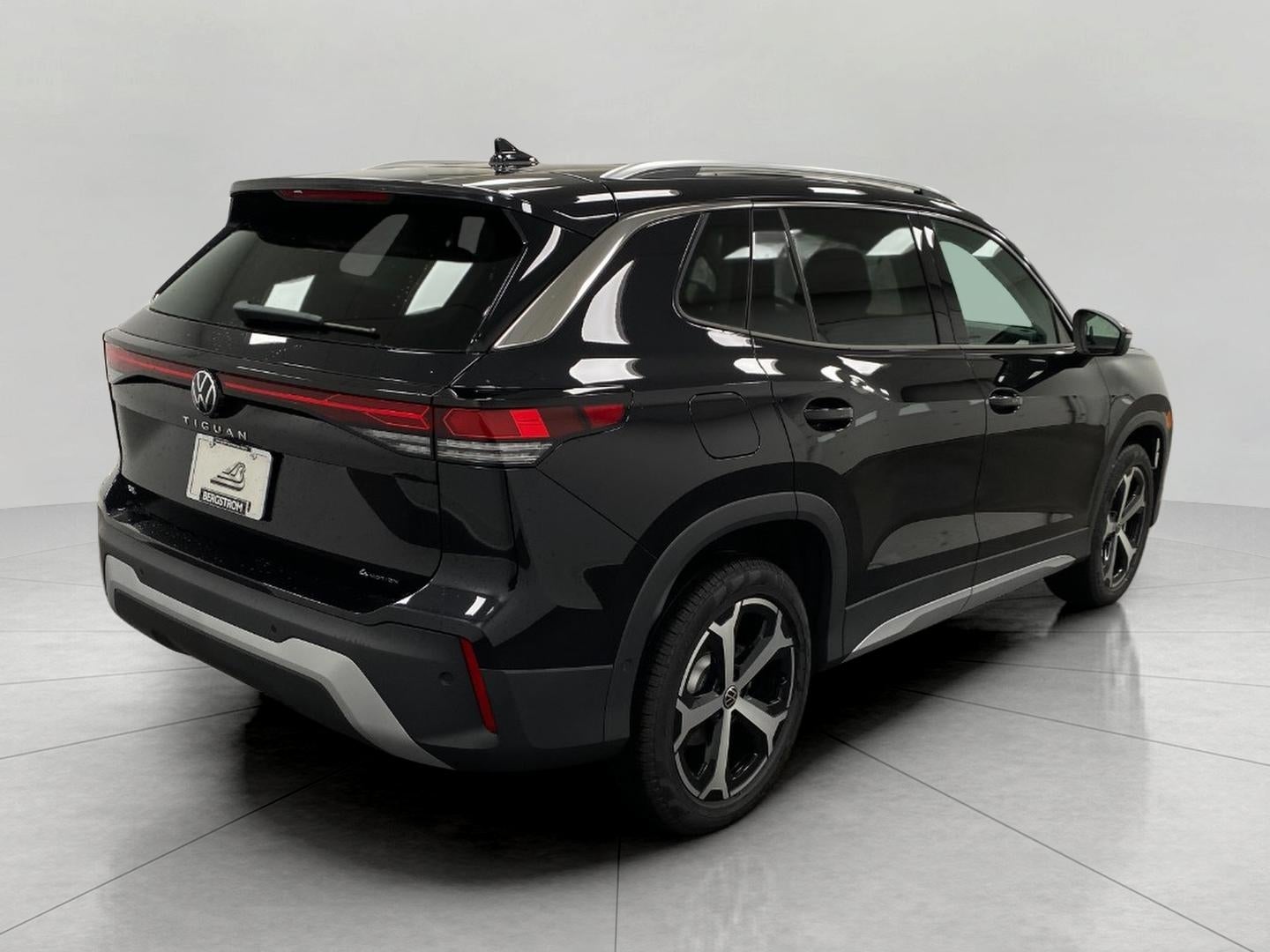 2025 Volkswagen Tiguan 2.0T SE 4MOTION