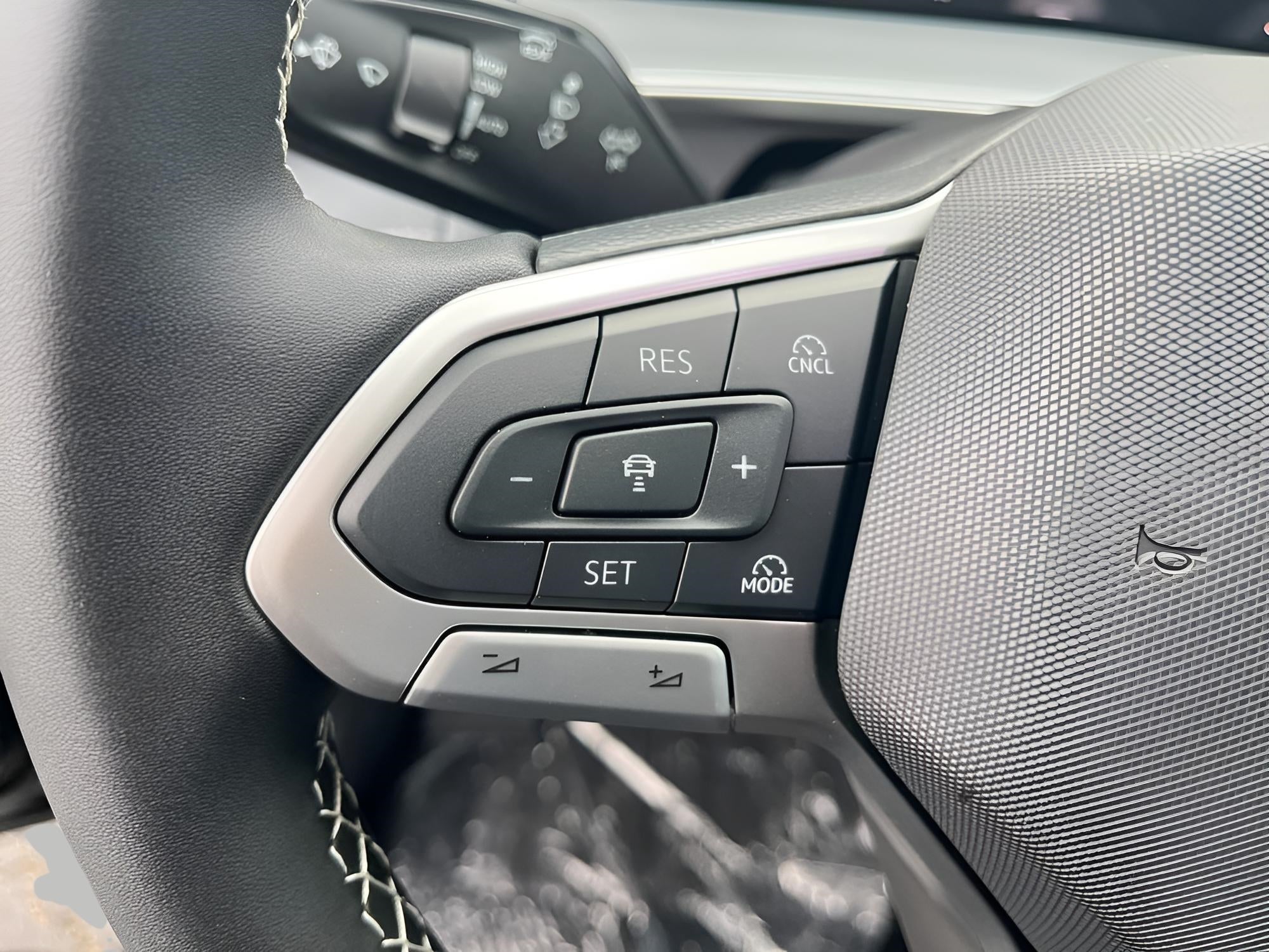 2025 Volkswagen Tiguan 2.0T SE 4MOTION