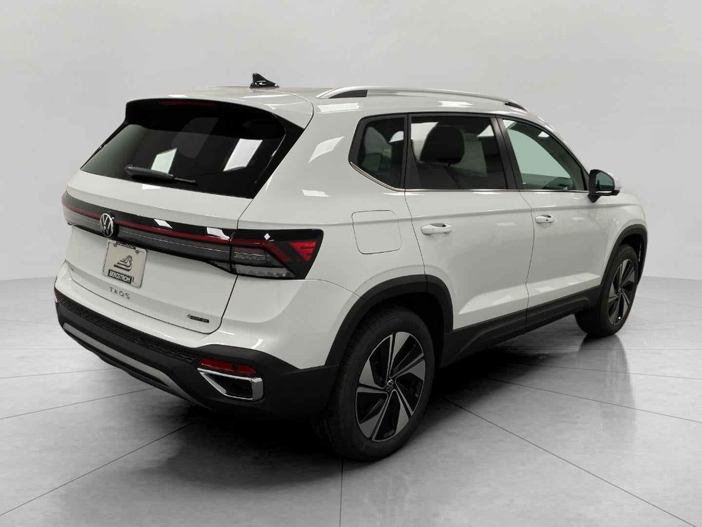 2026 Volkswagen Taos SE FWD