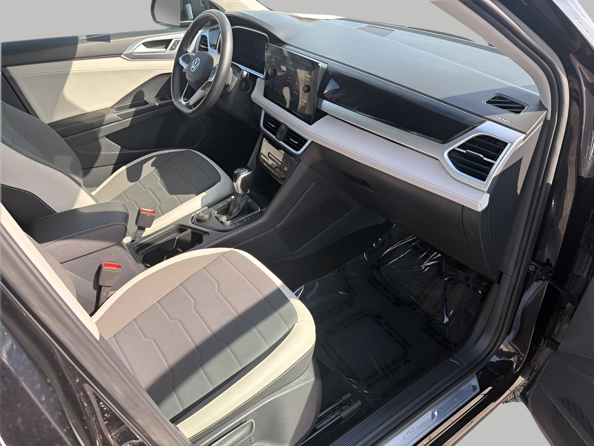 2025 Volkswagen Taos SE 4MOTION