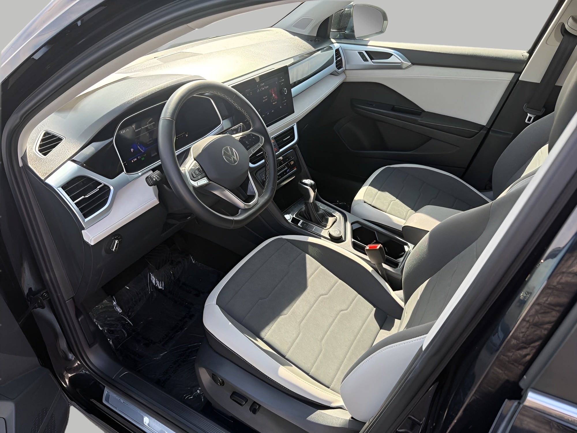 2025 Volkswagen Taos SE 4MOTION