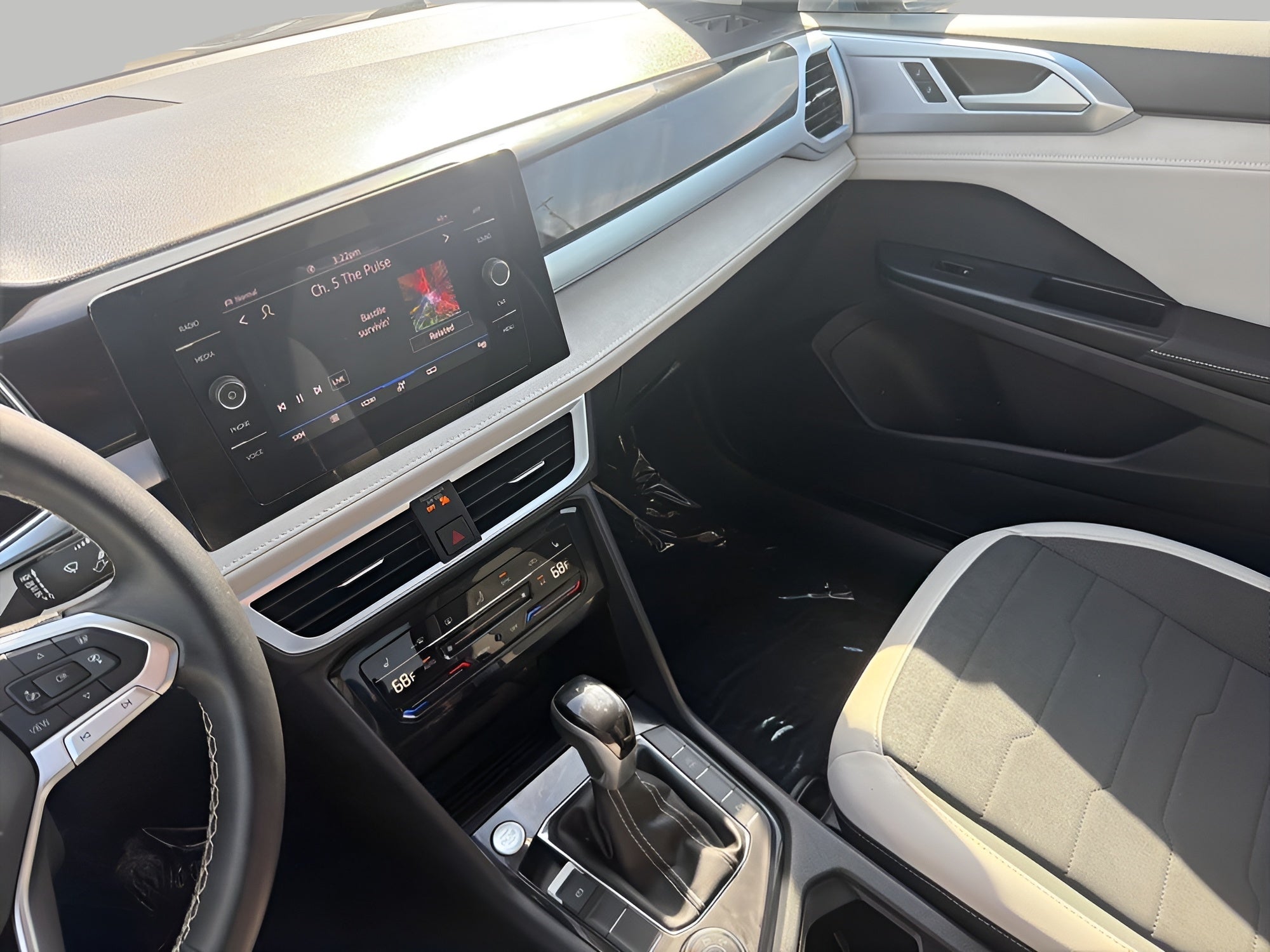 2025 Volkswagen Taos SE 4MOTION