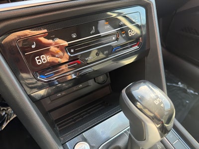 2025 Volkswagen Taos SE 4MOTION