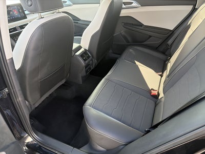 2025 Volkswagen Taos SE 4MOTION