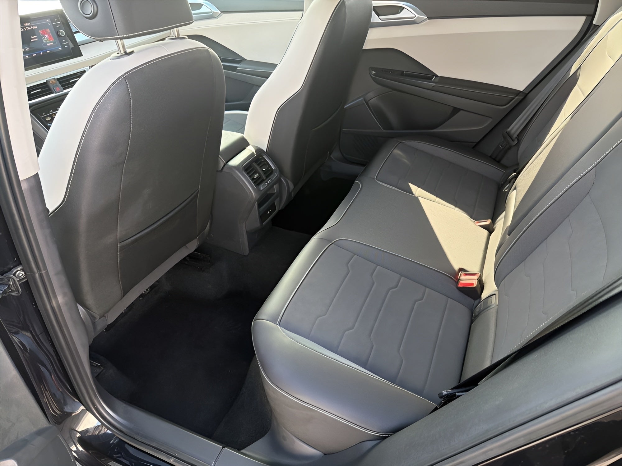2025 Volkswagen Taos SE 4MOTION