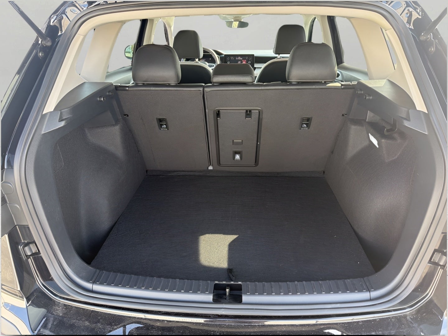 2025 Volkswagen Taos SE 4MOTION