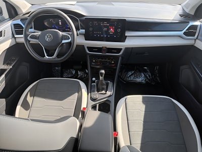 2025 Volkswagen Taos SE 4MOTION