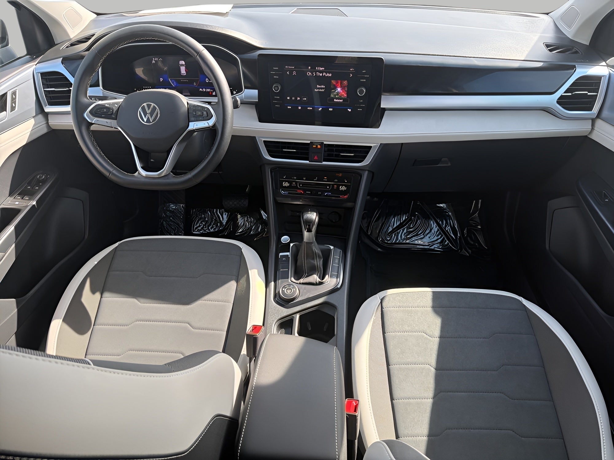 2025 Volkswagen Taos SE 4MOTION