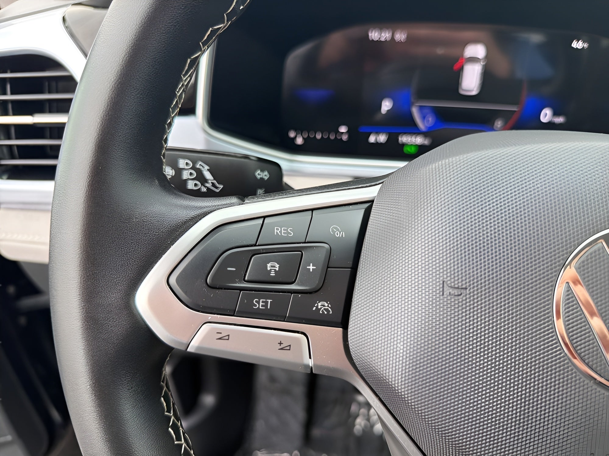 2025 Volkswagen Taos SE 4MOTION