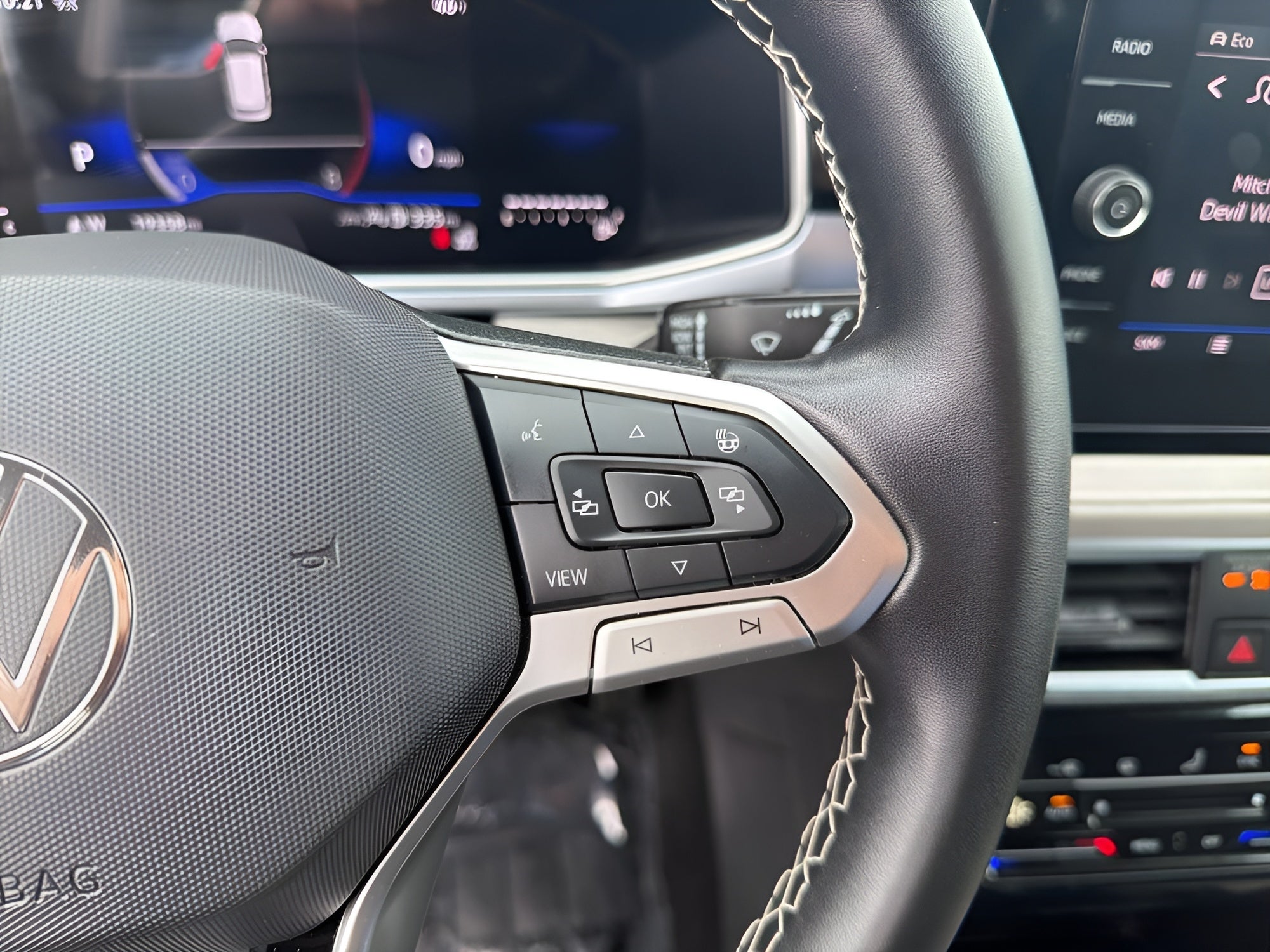 2025 Volkswagen Taos SE 4MOTION