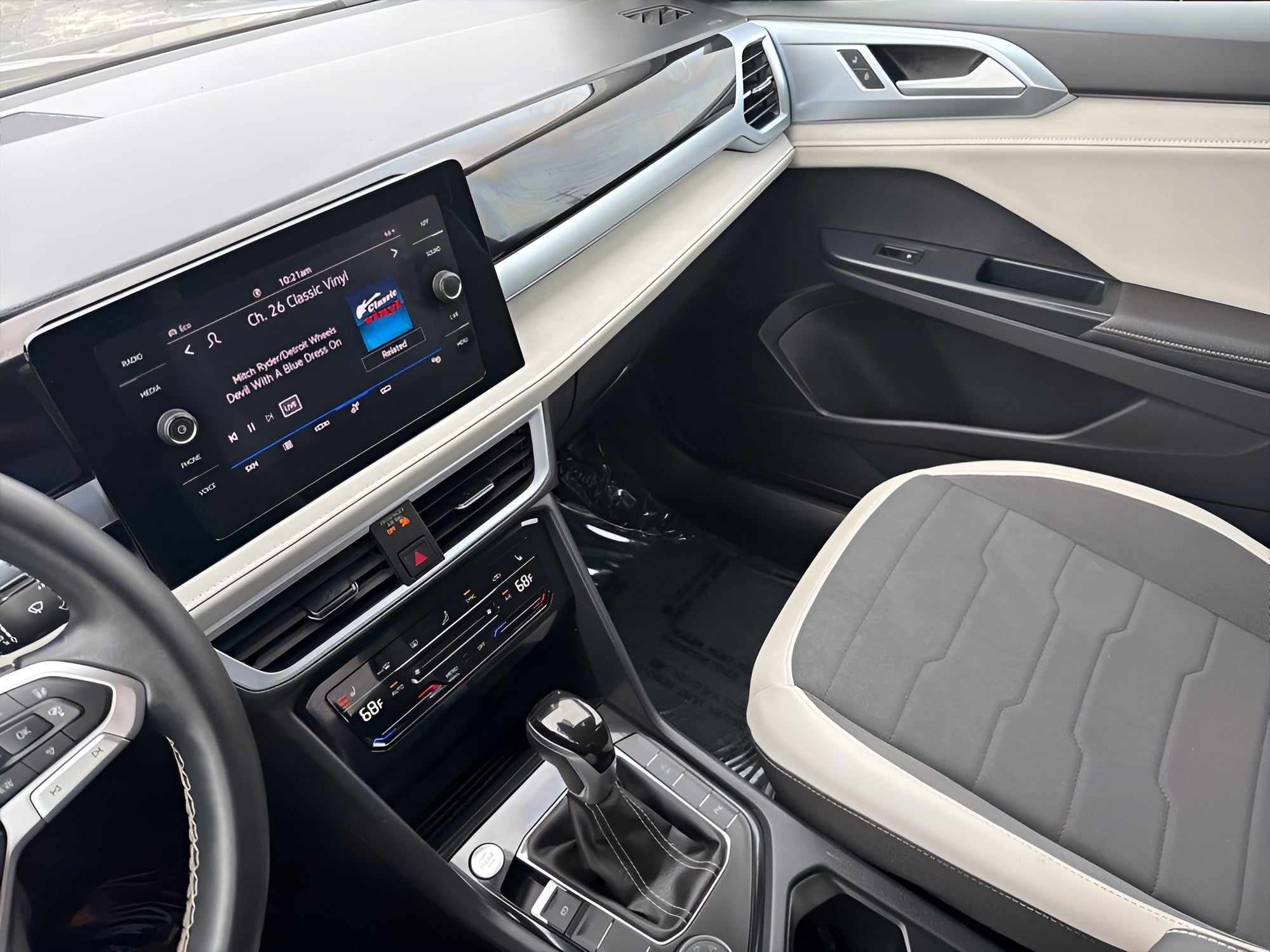 2025 Volkswagen Taos SE 4MOTION