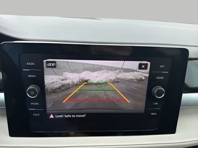 2025 Volkswagen Taos SE 4MOTION