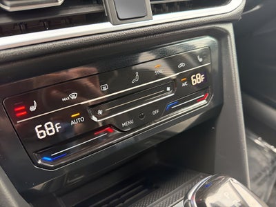 2025 Volkswagen Taos SE 4MOTION