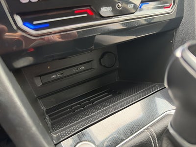 2025 Volkswagen Taos SE 4MOTION