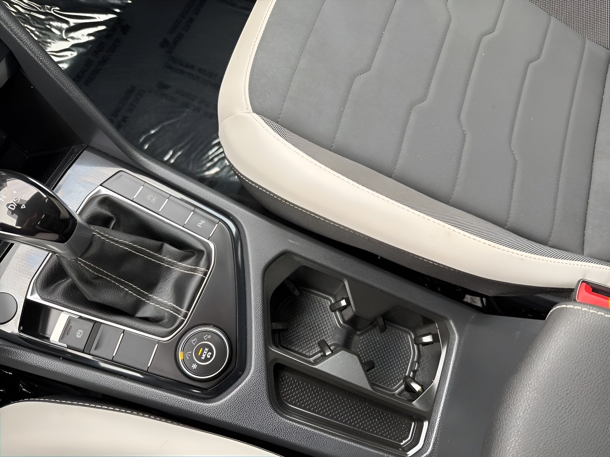 2025 Volkswagen Taos SE 4MOTION