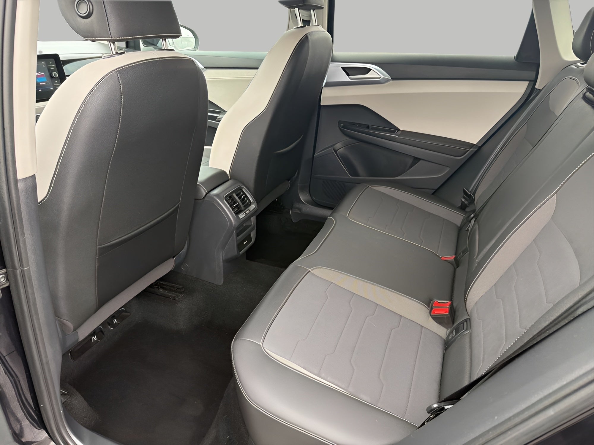 2025 Volkswagen Taos SE 4MOTION