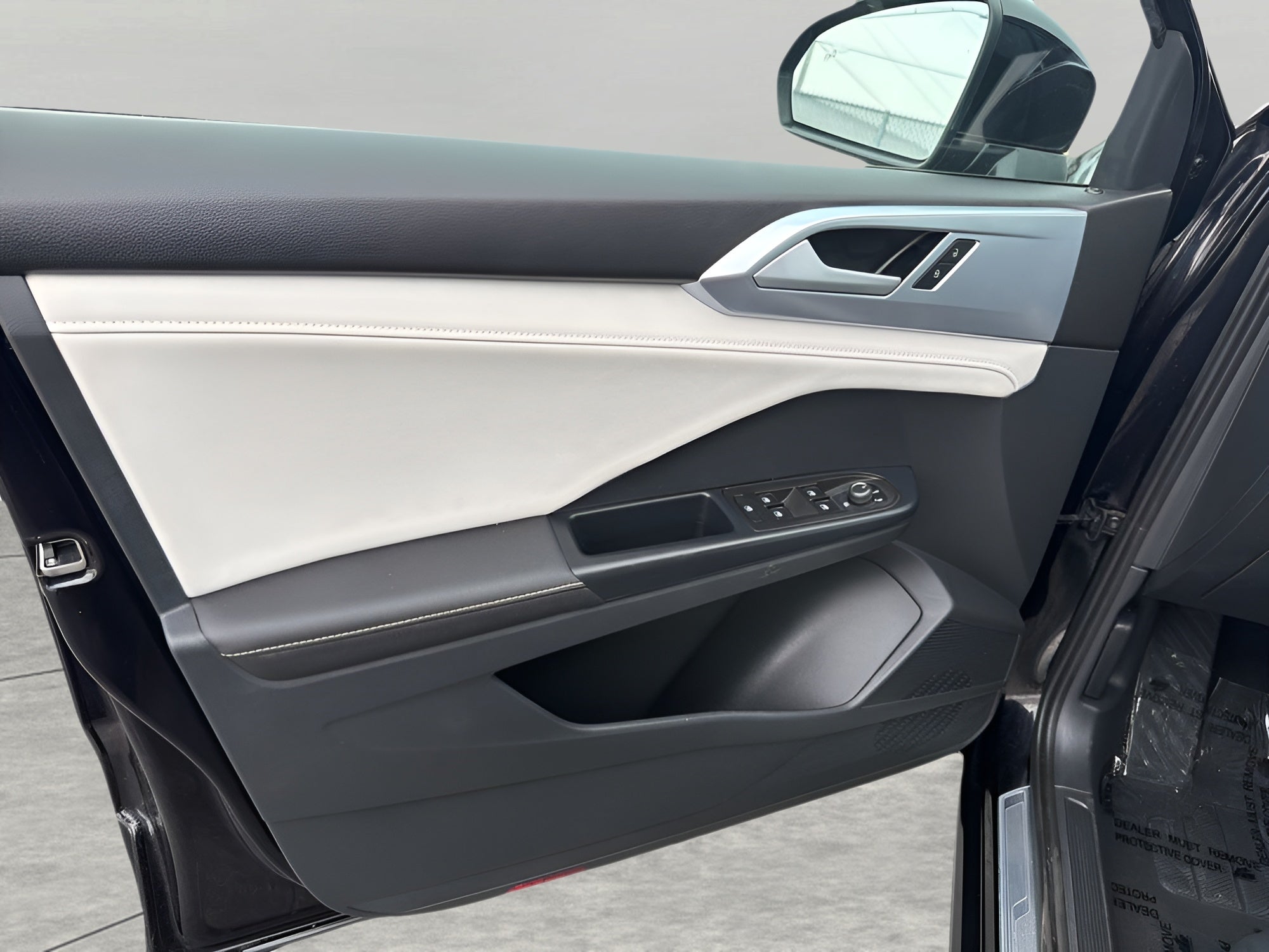 2025 Volkswagen Taos SE 4MOTION