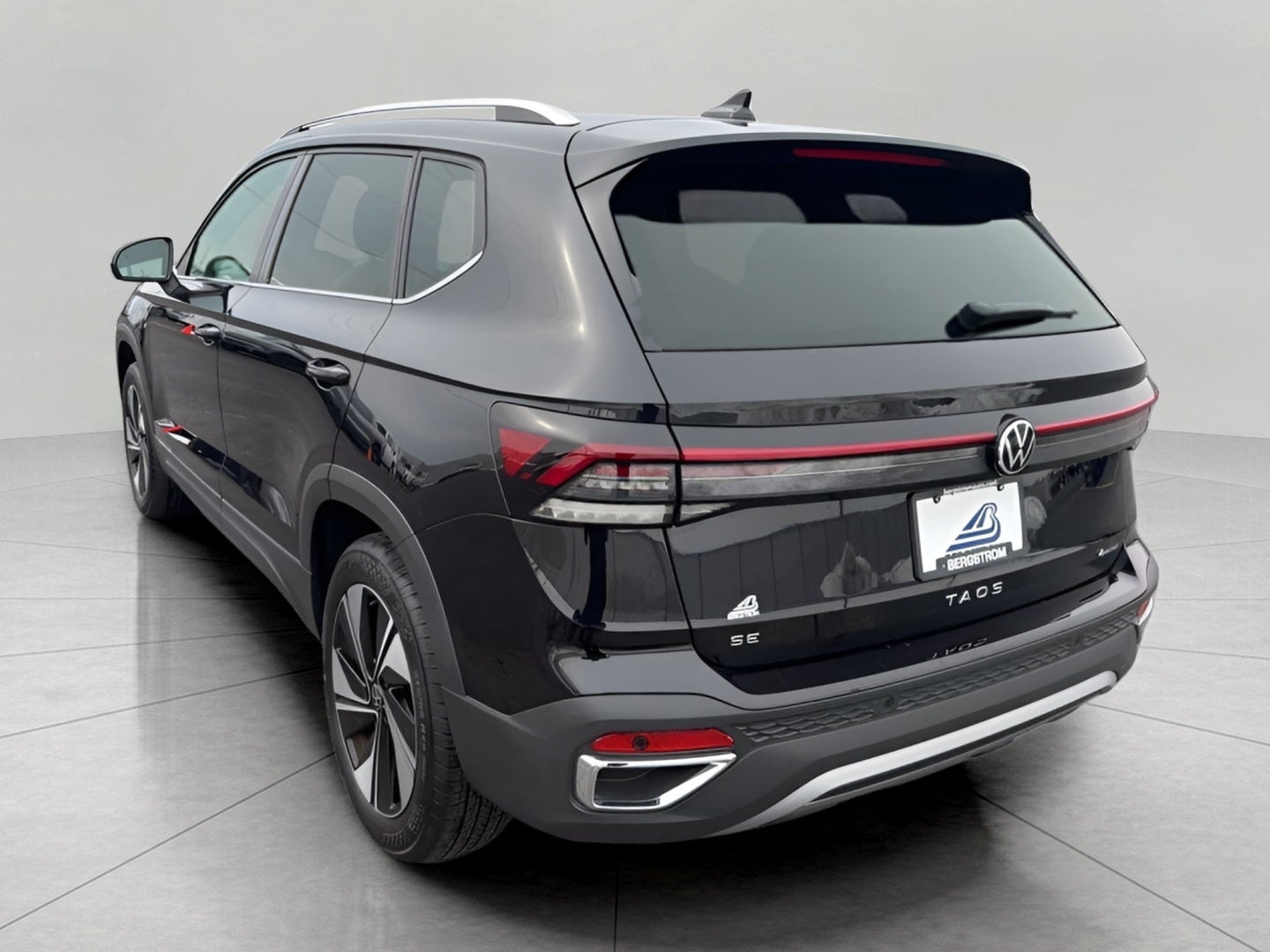 2025 Volkswagen Taos SE 4MOTION