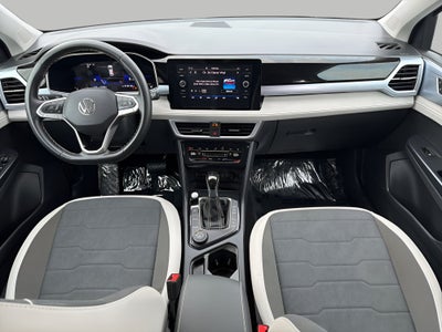 2025 Volkswagen Taos SE 4MOTION