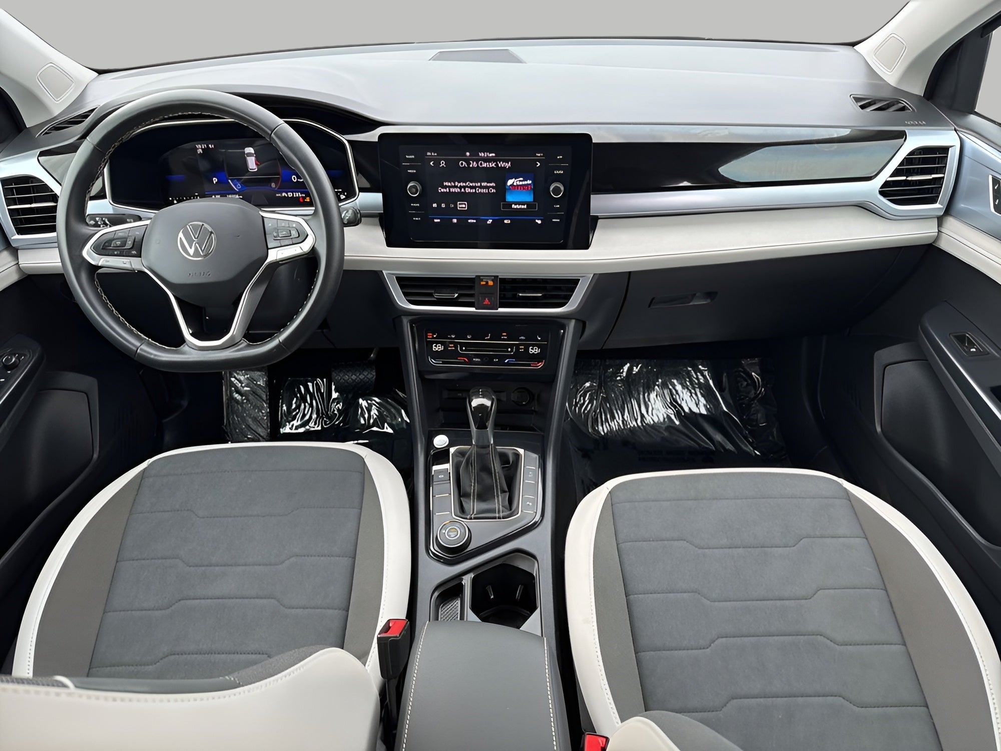 2025 Volkswagen Taos SE 4MOTION